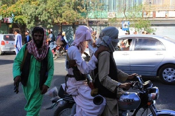 As Taliban with Kalashnikovs roam Kabul, dress code turns to salwar kameez