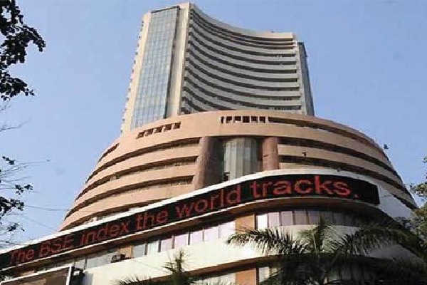 Equity indices rise in line with global markets; IT stocks rise