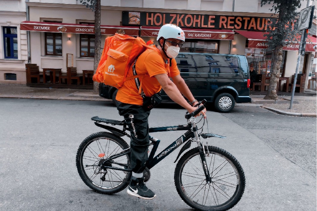 Ex-Afghan minister now delivers food on a bicycle in Germany