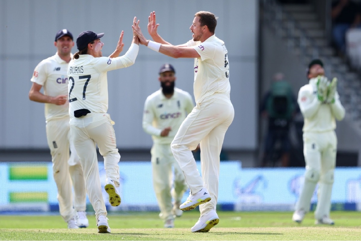 3rd Test: India fall to swing, England surge ahead