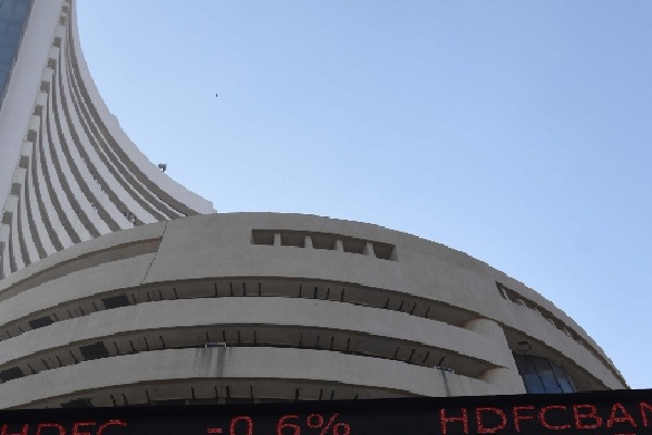 Sensex closes above 58,000, RIL shares surge 4%