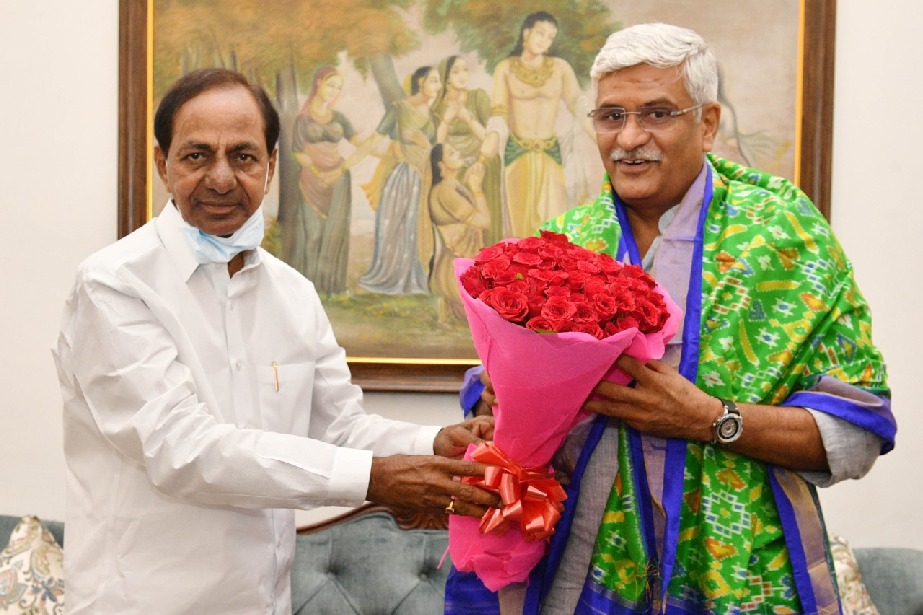 Drop Telangana irrigation projects from unapproved list: KCR