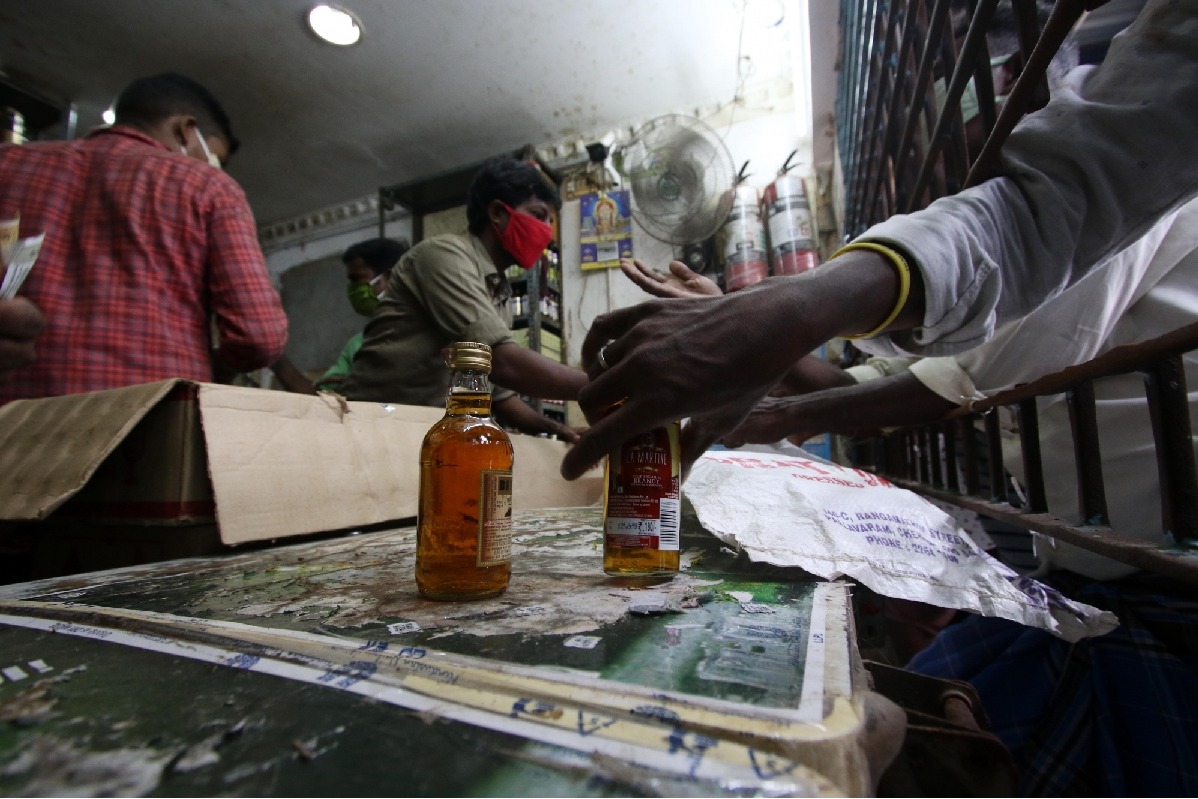 TN earned Rs 33,811 crore revenue from liquor sales