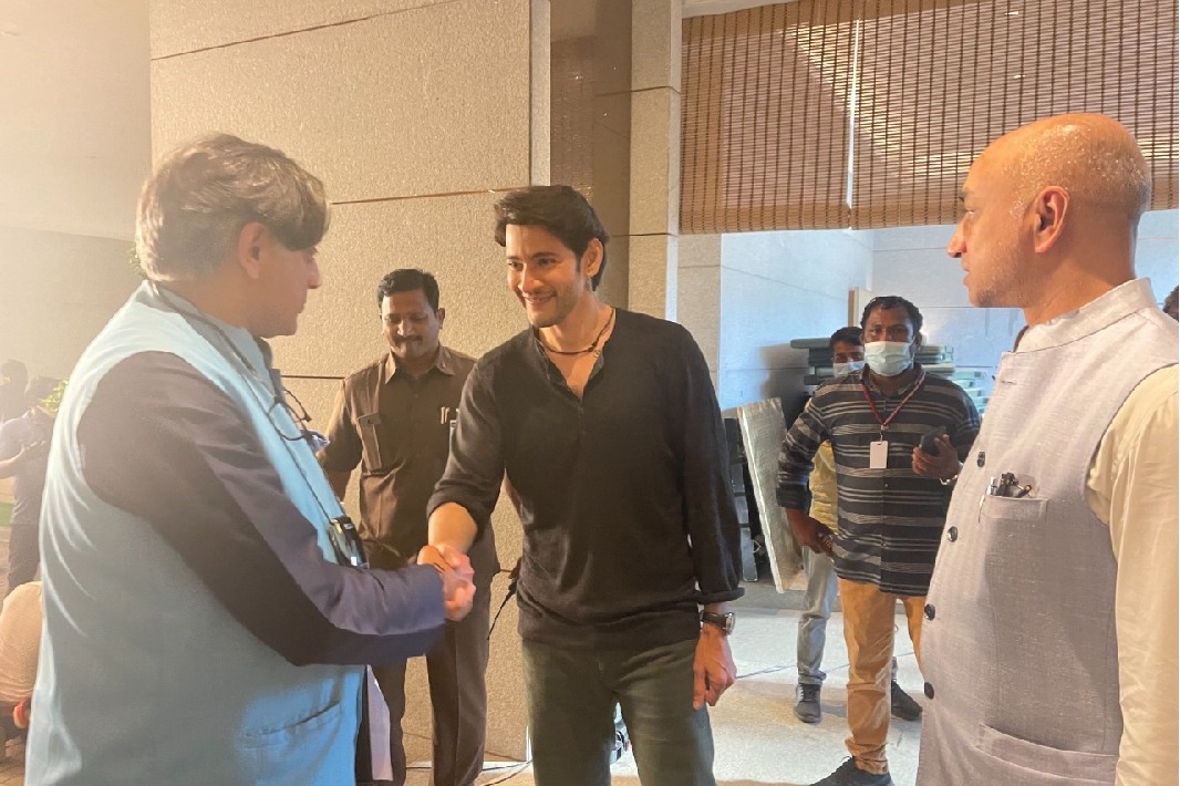 What a delightful personality, writes Tharoor after meeting Mahesh Babu