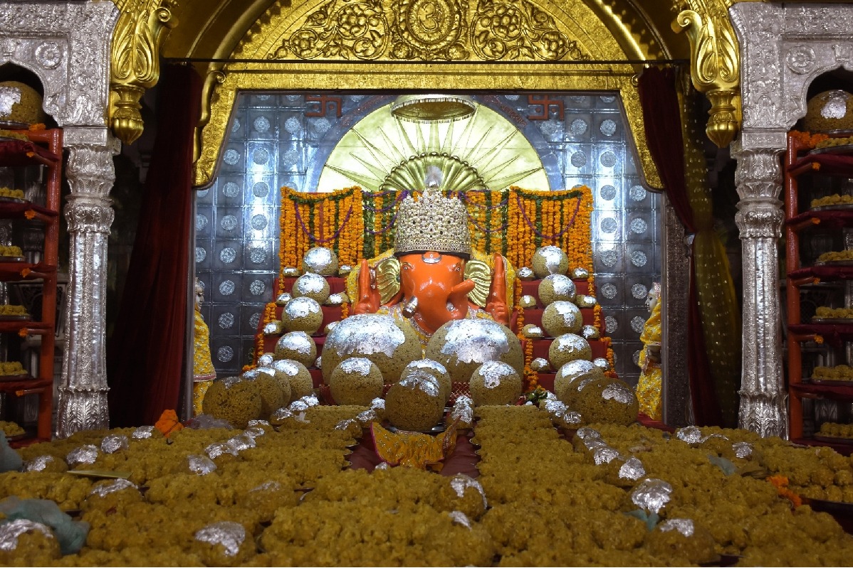 Balapur Ganesh laddu fetches Rs 18.90 lakh