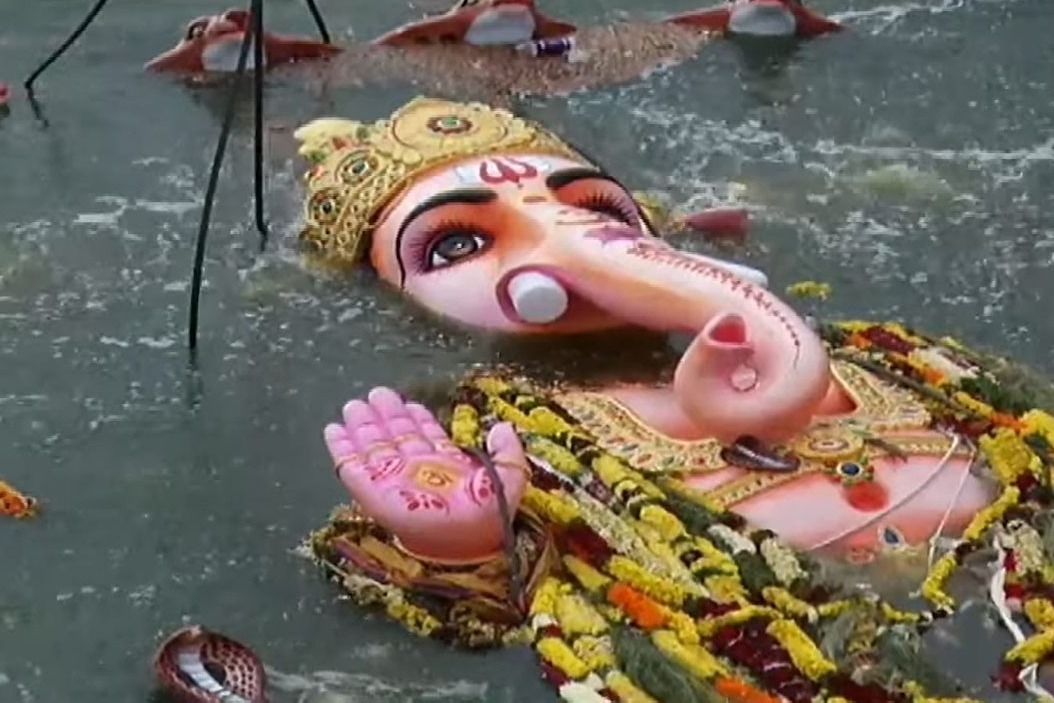 Ganesh immersion in Hyderabad's Hussain Sagar continues on 2nd day