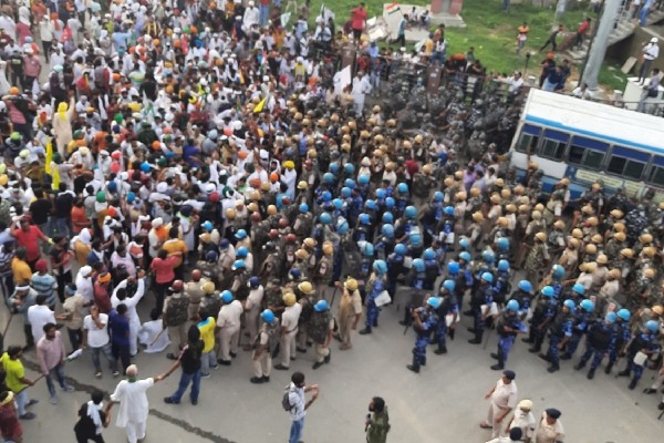 Hundreds of farmers block highways in Punjab, Haryana