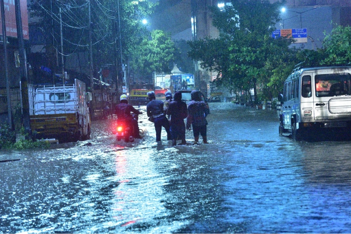 Heavy rains lash Telangana, more in store