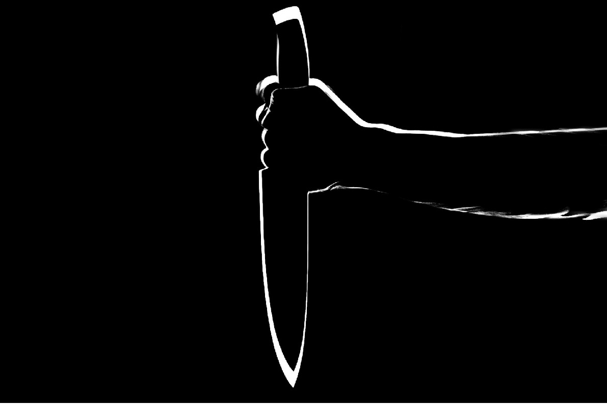 Retired soldier attacks wife in Karnataka court, severs leg