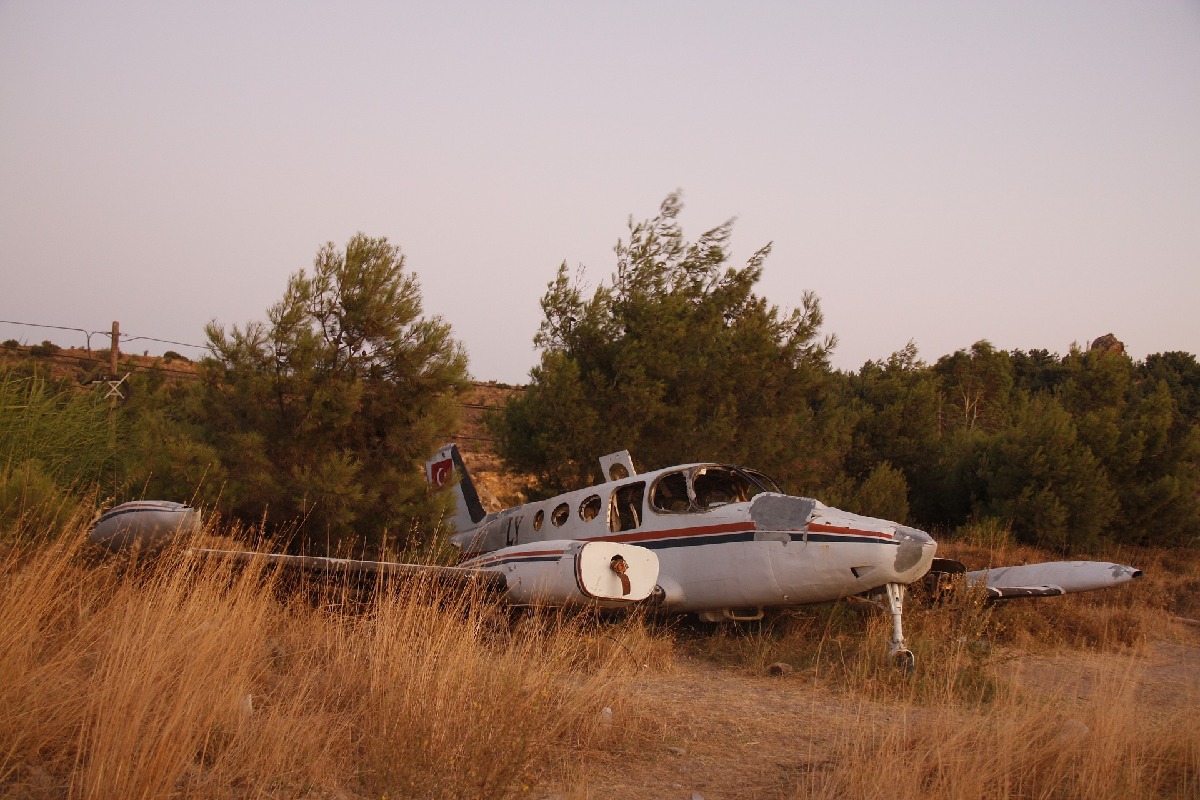 2 killed after chopper, plane collide midair in Arizona