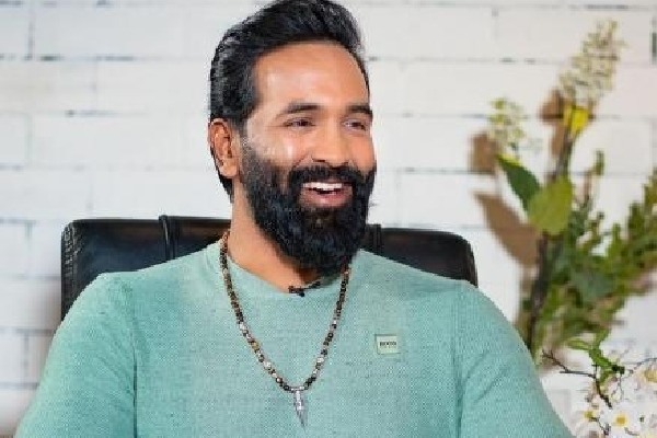 Post MAA vote, Manchu Vishnu seeks peace with Prakash Raj, Naga Babu