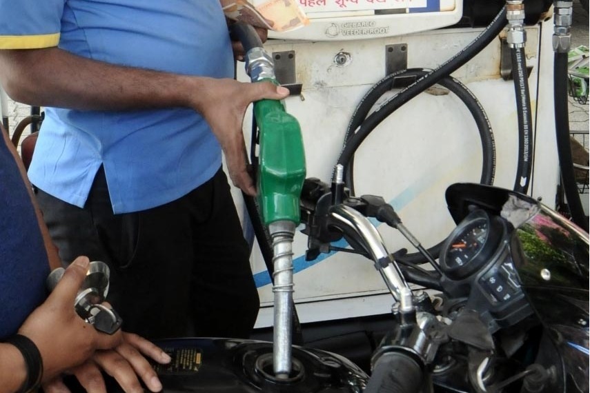 Petrol, diesel prices rise again, burn bigger holes in consumers' pockets