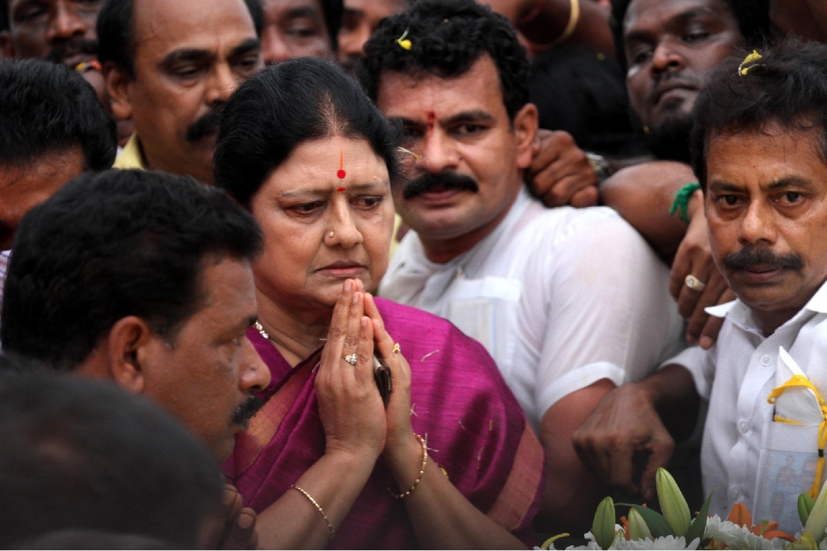 Sasikala inaugurates AIADMK golden jubilee celebrations, calls for unity