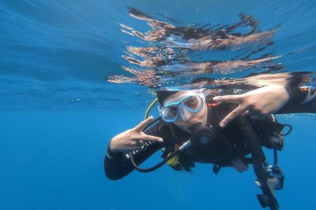 Priyanka Chopra gets wet in scuba diving pics