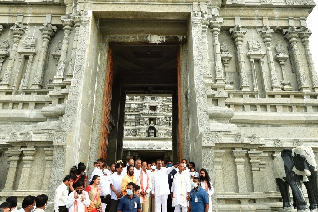 Gold donations pour in for Telangana's Yadadri temple