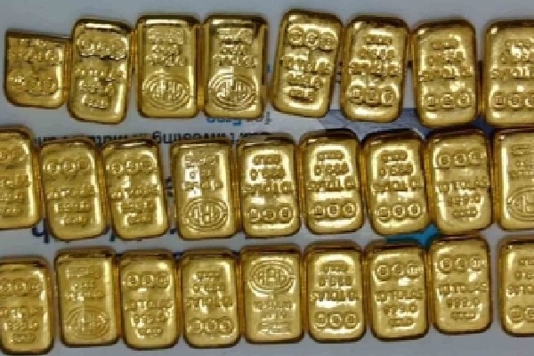 1.7 kg gold missing from Customs office godown; 4 booked