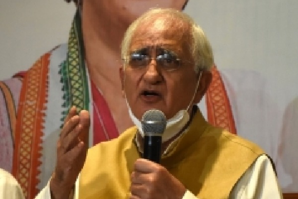 PM, Vinod Rai must apologise to nation on 2G spectrum issue: Salman Khurshid