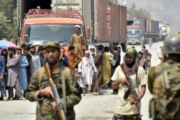 Pak-Afghan border crossing opens for pedestrians, vehicles