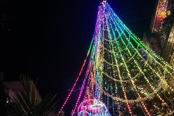 Wow! Now, India's tallest Christmas Tree dazzles even on Diwali