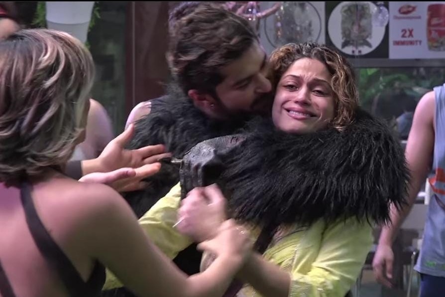 'Bigg Boss 15': Shamita hugs Raqesh, Neha responds coldly to Pratik