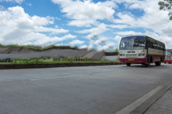 Bus driver decamps with Assam-bound passengers' luggage in Telangana