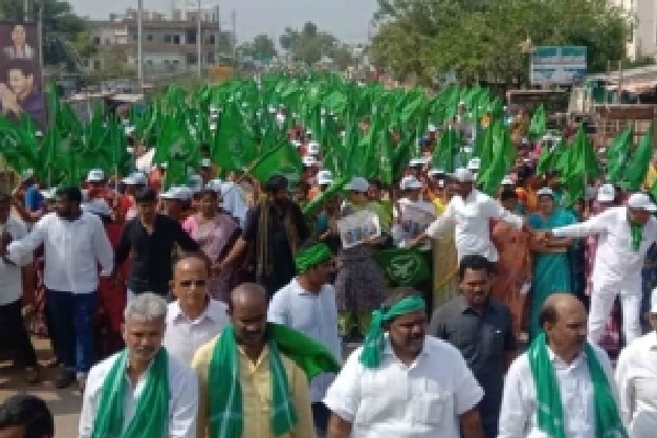 Amaravati farmers resume 'Mahapadyatra' after a day's gap