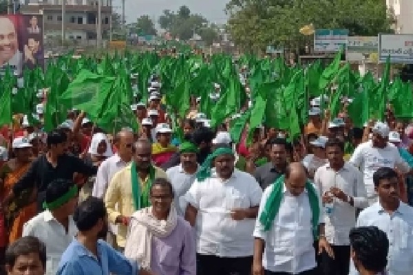 Amaravati farmers' 'Mahapadyatra' pauses due to rains