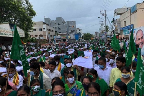 Amaravati farmers to continue protests