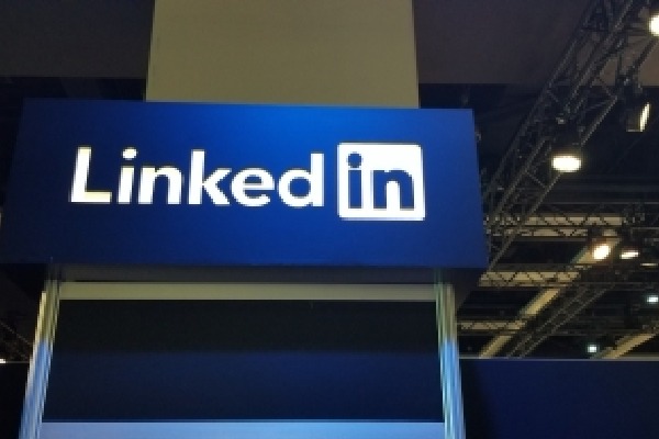 Now connect with people on LinkedIn in Hindi