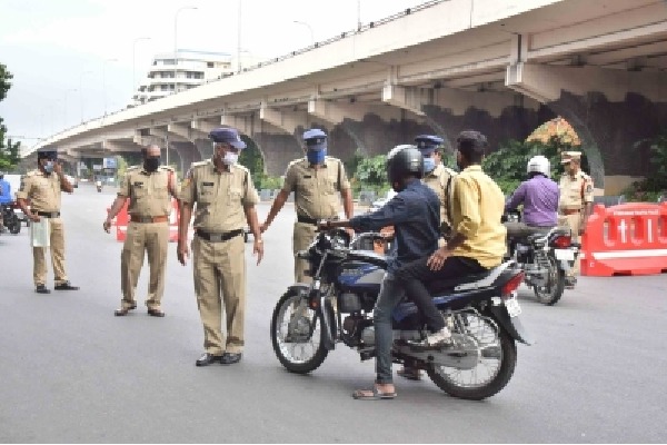 179 pending fines worth Rs 42K for traffic violations, Hyd man flees again