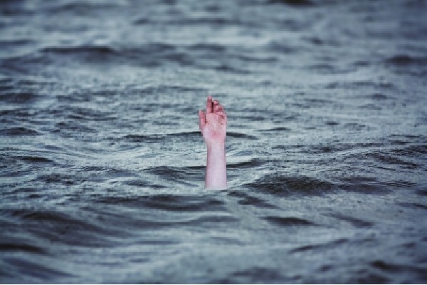 5 students, teacher of Veda Pathashala drown in Guntur