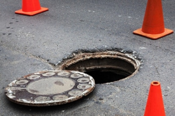 Three booked for forcing Dalit employee to clean manhole in Karnataka