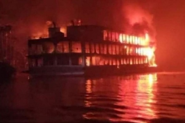 30 killed in Bangladesh ferry blaze