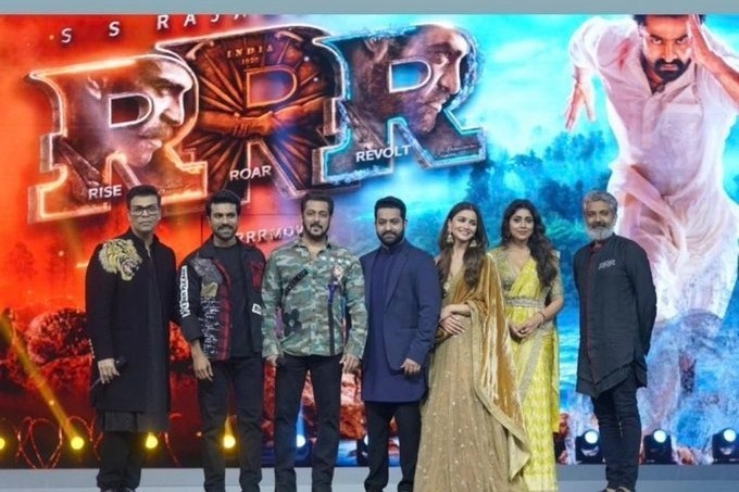 'RRR' team marks New Year with Bollywood biggies at grand event