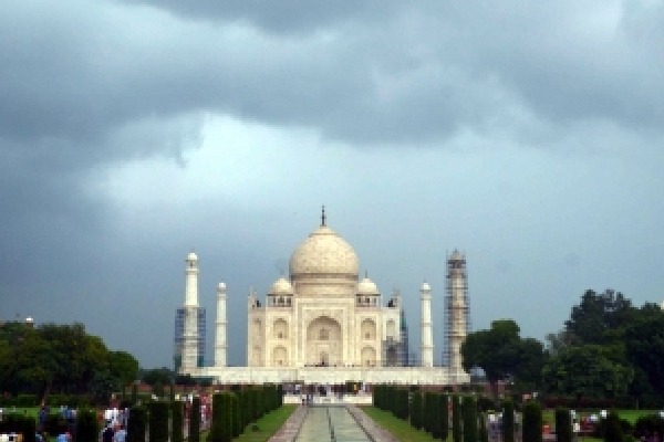 Offline sale of tickets for Taj Mahal stopped