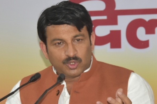 Manoj Tiwari tests positive for Covid-19