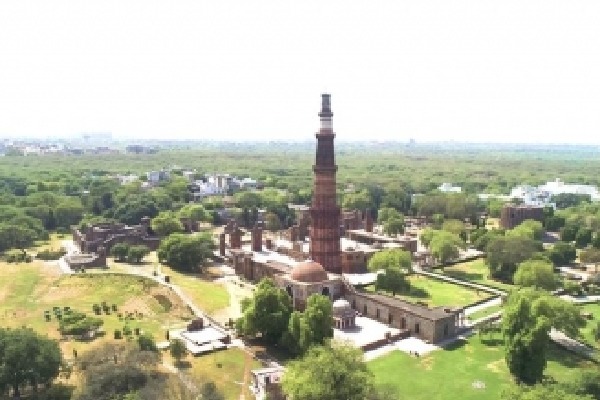 Red Fort, Qutub Minar shut amid surge in Covid cases