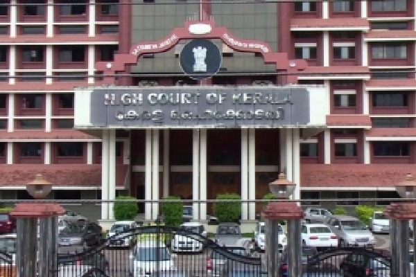 Man appears before Kerala HC virtual hearing while shaving/brushing