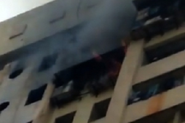 2 killed, 13 injured in Mumbai high-rise blaze