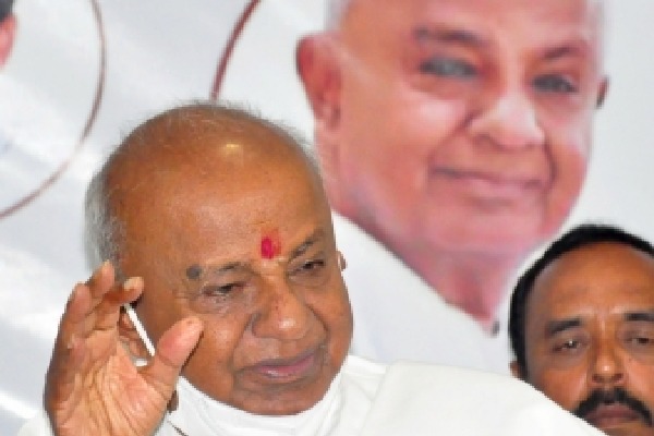 Former Prime Minister Deve Gowda tests positive for Covid