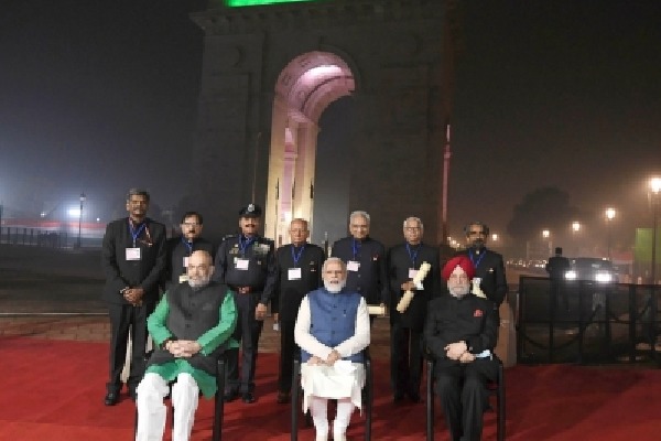 Shah thanks Modi for unveiling hologram statue of Netaji at India Gate