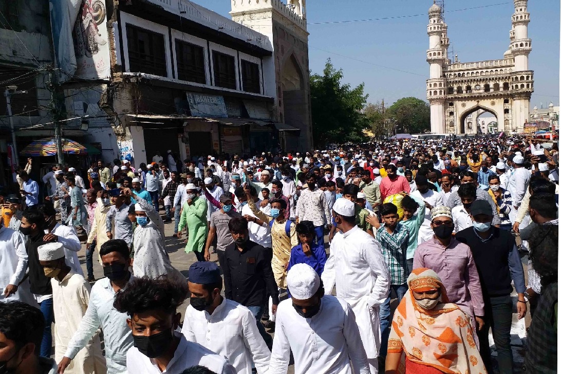 Protest, shutdown in old Hyderabad over attack on Owaisi