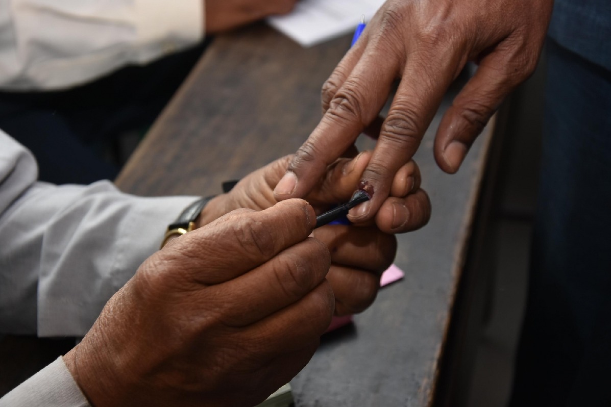 1st time in India, senior citizens, Covid hit people to cast vote at home