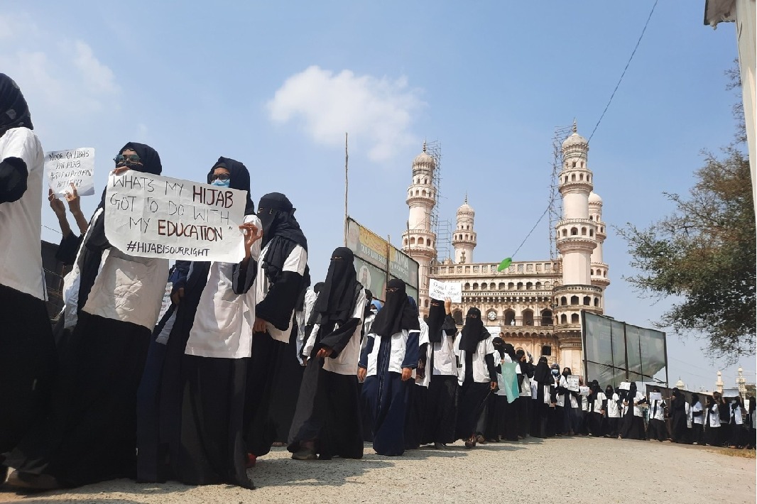 Pro-Hijab protests at Urdu varsity, Charminar