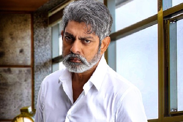 Errabelli wishes Jagapathibabu on his birthday, says he is a dear friend