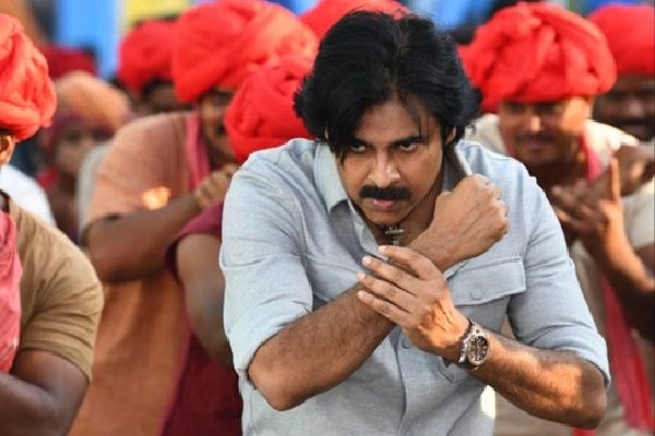 Pawan Kalyan's pic from sets of 'Bheemla Nayak' amplifies the buzz