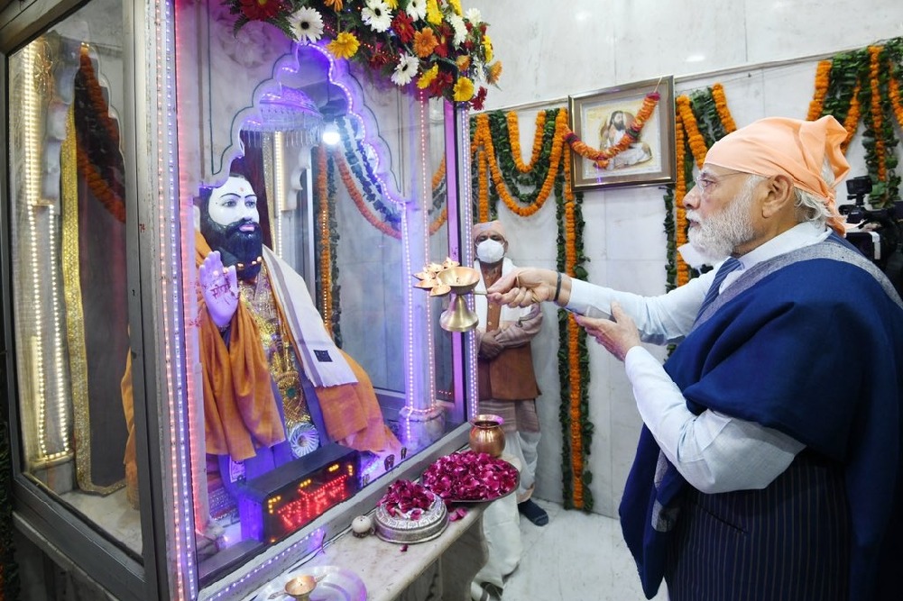 PM Narendra Modi offers prayers at Shri Guru Ravidas Vishram Dham Mandir