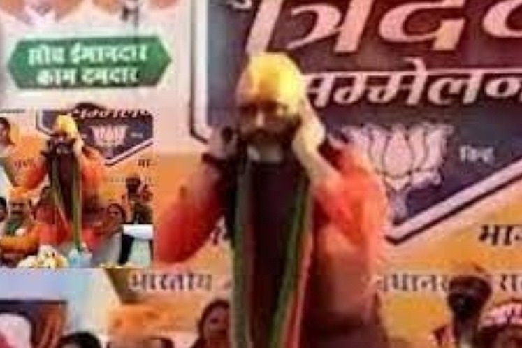 Battle for UP: BJP MLA does sit-ups on stage, asks people to forgive him