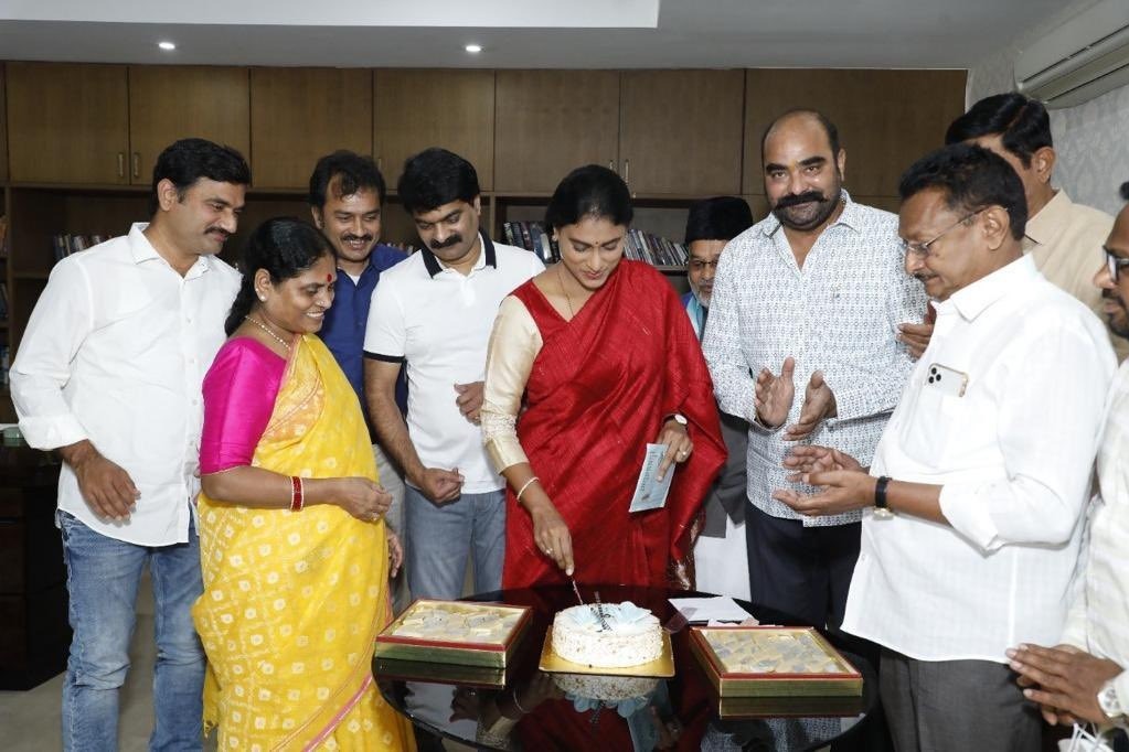 YSR Telangana Party celebrates registration by EC