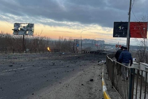 Ukrainians asked to confuse Russian forces by removing names of streets, cities from road signs